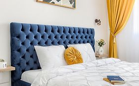 Ari - Afi Mall Luxurious Apartments With Free Parking